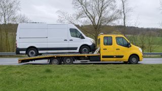 Transport busa dostawczego na lawecie – Gniezno